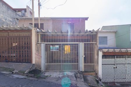 Casa à venda com 110m², 2 quartos e 2 vagas Casa à venda com 110m², 2 quartos e 2 vagasFachada