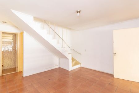Casa à venda com 110m², 2 quartos e 2 vagas Casa à venda com 110m², 2 quartos e 2 vagasSala