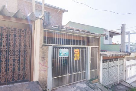 Casa à venda com 110m², 2 quartos e 2 vagas Casa à venda com 110m², 2 quartos e 2 vagasFachada
