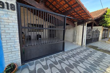 Fachada de casa para alugar com 3 quartos, 100m² em Maracanã, Praia Grande