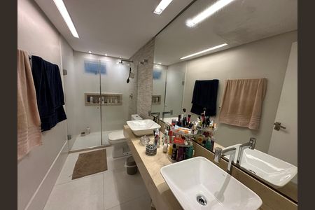 Apartamento para alugar com 230m², 4 quartos e 2 vagas Apartamento para alugar com 230m², 4 quartos e 2 vagasBanheiro da Suíte