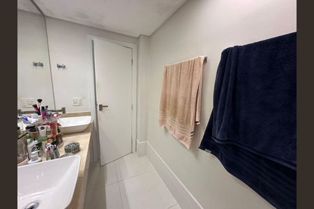 Apartamento para alugar com 230m², 4 quartos e 2 vagas Apartamento para alugar com 230m², 4 quartos e 2 vagasBanheiro da Suíte