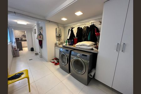 Apartamento para alugar com 230m², 4 quartos e 2 vagas Apartamento para alugar com 230m², 4 quartos e 2 vagasÁrea de Serviço
