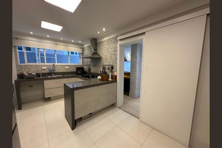 Apartamento para alugar com 230m², 4 quartos e 2 vagas Apartamento para alugar com 230m², 4 quartos e 2 vagasCozinha