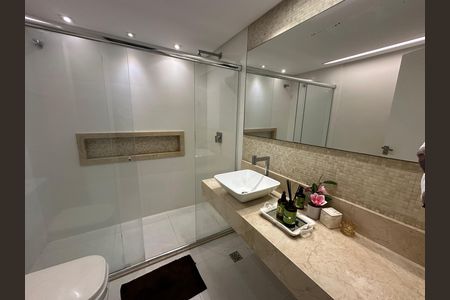 Apartamento para alugar com 230m², 4 quartos e 2 vagas Apartamento para alugar com 230m², 4 quartos e 2 vagasBanheiro da Suíte