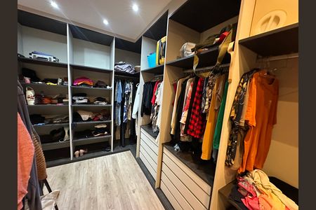 Apartamento para alugar com 230m², 4 quartos e 2 vagas Apartamento para alugar com 230m², 4 quartos e 2 vagasCloset