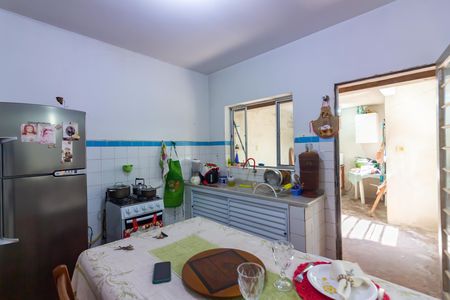 Casa à venda com 230m², 2 quartos e 2 vagasCozinha 
