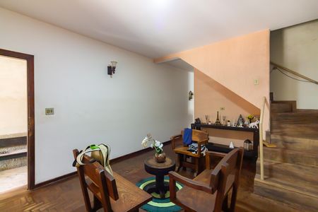 Casa à venda com 230m², 2 quartos e 2 vagasSala 
