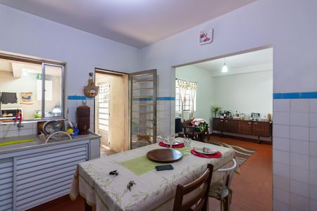 Casa à venda com 230m², 2 quartos e 2 vagasCozinha 
