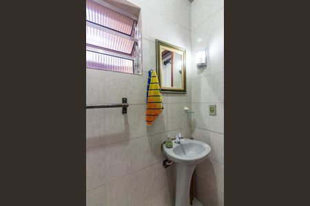 Casa à venda com 230m², 2 quartos e 2 vagasBanheiro 1