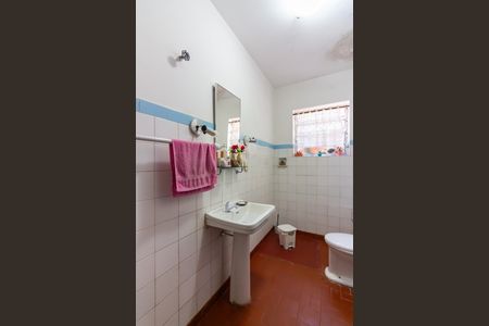 Casa à venda com 230m², 2 quartos e 2 vagasBanheiro 2