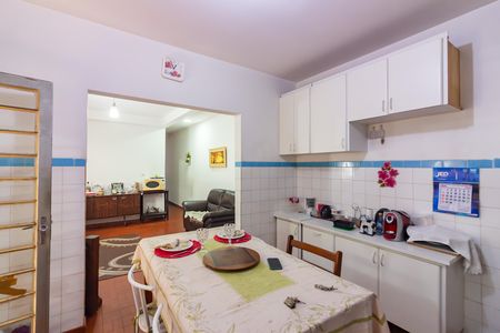 Casa à venda com 230m², 2 quartos e 2 vagasCozinha 