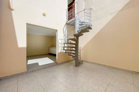 Quintal de casa à venda com 2 quartos, 110m² em Jardim D’abril, Osasco