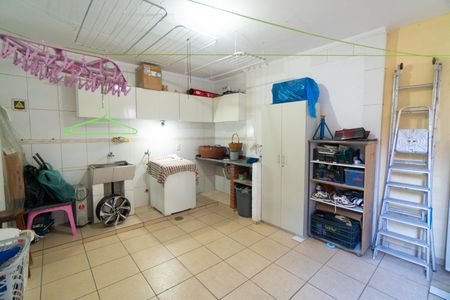 Casa à venda com 300m², 5 quartos e 3 vagas Casa à venda com 300m², 5 quartos e 3 vagasCasa 1 - Lavanderia