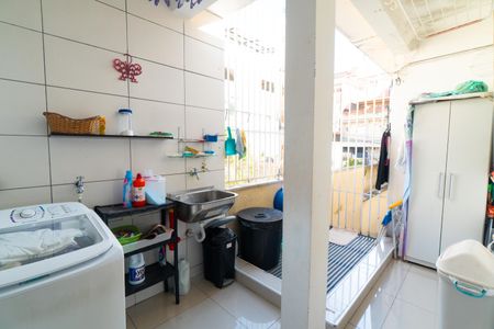 Casa à venda com 300m², 5 quartos e 3 vagas Casa à venda com 300m², 5 quartos e 3 vagasCasa 2 - Area de Serviço