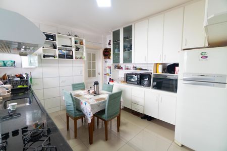 Casa à venda com 300m², 5 quartos e 3 vagas Casa à venda com 300m², 5 quartos e 3 vagasCasa 2 - Cozinha