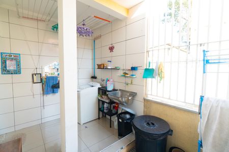 Casa à venda com 300m², 5 quartos e 3 vagas Casa à venda com 300m², 5 quartos e 3 vagasCasa 2 - Area de Serviço