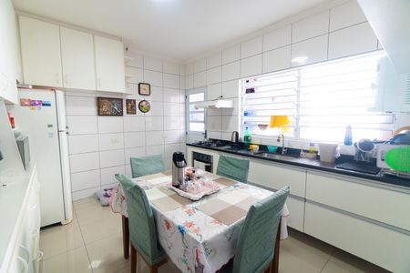 Casa à venda com 300m², 5 quartos e 3 vagas Casa à venda com 300m², 5 quartos e 3 vagasCasa 2 - Cozinha