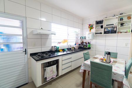 Casa à venda com 300m², 5 quartos e 3 vagas Casa à venda com 300m², 5 quartos e 3 vagasCasa 2 - Cozinha