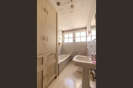 Apartamento à venda com 158m², 3 quartos e 1 vaga Apartamento à venda com 158m², 3 quartos e 1 vagaBanheiro social