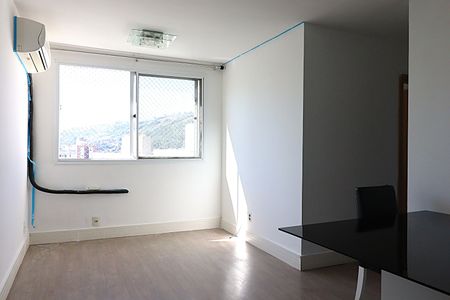 Sala de apartamento à venda com 3 quartos, 67m² em Jardim Carvalho, Porto Alegre