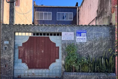 Casa à venda com 144m², 3 quartos e 4 vagas Casa à venda com 144m², 3 quartos e 4 vagasFachada