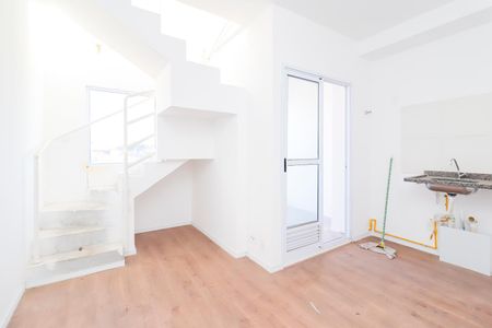 Sala/Cozinha de apartamento para alugar com 1 quarto, 30m² em Cidade Antônio Estêvão de Carvalho, São Paulo