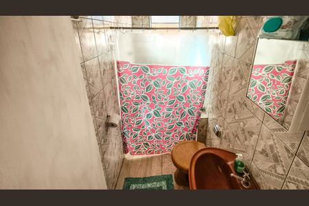 Casa à venda com 150m², 4 quartos e 2 vagasBanheiro 1
