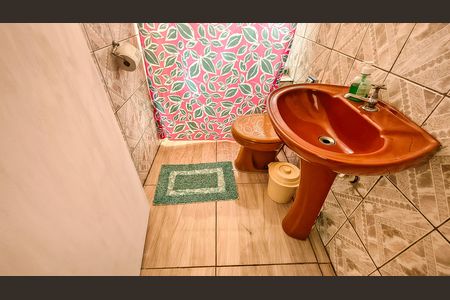 Casa à venda com 150m², 4 quartos e 2 vagasBanheiro 1