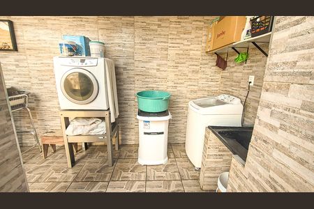 Casa à venda com 150m², 4 quartos e 2 vagasÁrea de Serviço 2