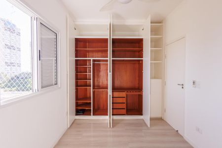 Apartamento para alugar com 72m², 2 quartos e 2 vagasQuarto
