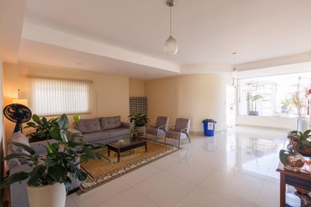 Apartamento para alugar com 72m², 2 quartos e 2 vagasHall social