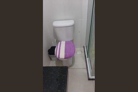 Banheiro de apartamento para alugar com 1 quarto, 59m² em Verão Vermelho, Cabo Frio