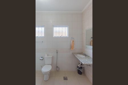 Casa à venda com 134m², 4 quartos e 2 vagas Casa à venda com 134m², 4 quartos e 2 vagasBanheiro