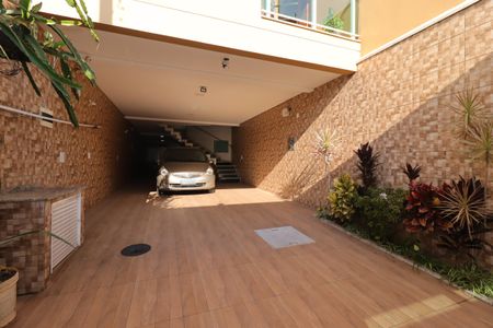 Garagem de casa à venda com 3 quartos, 252m² em Parque João Ramalho, Santo André