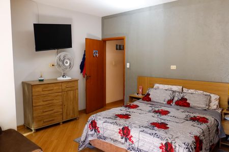 Casa à venda com 190m², 6 quartos e 4 vagas Casa à venda com 190m², 6 quartos e 4 vagasQuarto 4 - Suíte