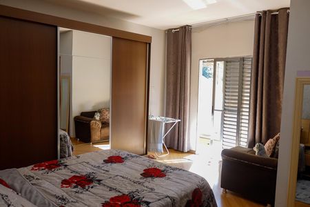 Casa à venda com 190m², 6 quartos e 4 vagas Casa à venda com 190m², 6 quartos e 4 vagasQuarto 4 - Suíte