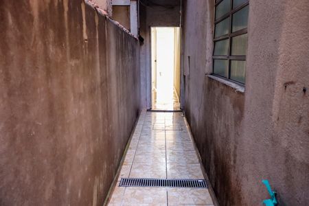 Casa à venda com 190m², 6 quartos e 4 vagas Casa à venda com 190m², 6 quartos e 4 vagasCorredor