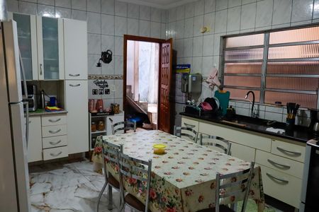 Casa à venda com 190m², 6 quartos e 4 vagas Casa à venda com 190m², 6 quartos e 4 vagasCozinha