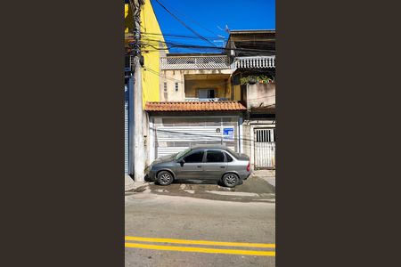 Casa à venda com 190m², 6 quartos e 4 vagas Casa à venda com 190m², 6 quartos e 4 vagasFachada