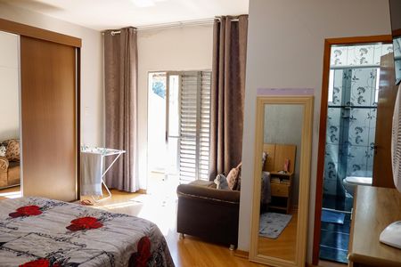 Casa à venda com 190m², 6 quartos e 4 vagas Casa à venda com 190m², 6 quartos e 4 vagasQuarto 4 - Suíte