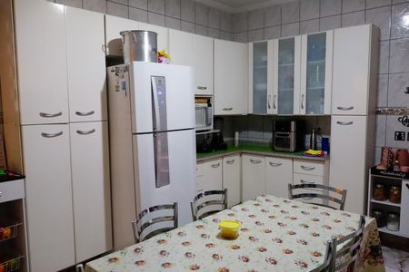 Casa à venda com 190m², 6 quartos e 4 vagas Casa à venda com 190m², 6 quartos e 4 vagasCozinha