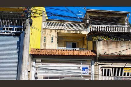 Casa à venda com 190m², 6 quartos e 4 vagas Casa à venda com 190m², 6 quartos e 4 vagasFachada