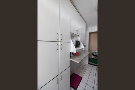 Cozinha de apartamento à venda com 2 quartos, 49m² em Vila Araguaia, São Paulo