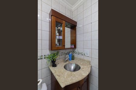 Banheiro de apartamento à venda com 2 quartos, 49m² em Vila Araguaia, São Paulo