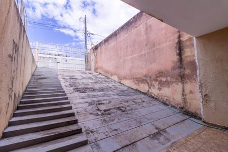 Casa à venda com 340m², 5 quartos e 5 vagas Casa à venda com 340m², 5 quartos e 5 vagasFachada
