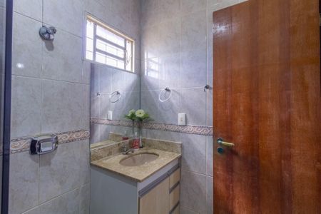 Casa à venda com 340m², 5 quartos e 5 vagas Casa à venda com 340m², 5 quartos e 5 vagasBanheiro do Quarto 4