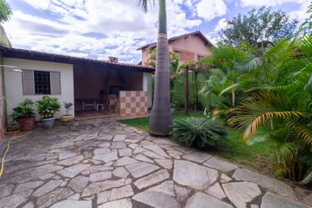 Casa à venda com 340m², 5 quartos e 5 vagas Casa à venda com 340m², 5 quartos e 5 vagasJardim
