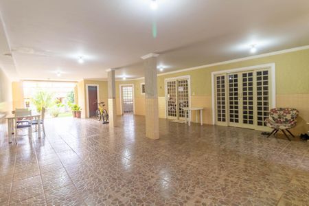 Casa à venda com 340m², 5 quartos e 5 vagas Casa à venda com 340m², 5 quartos e 5 vagasGaragem