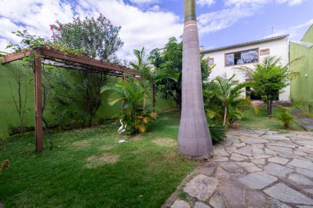 Casa à venda com 340m², 5 quartos e 5 vagas Casa à venda com 340m², 5 quartos e 5 vagasJardim